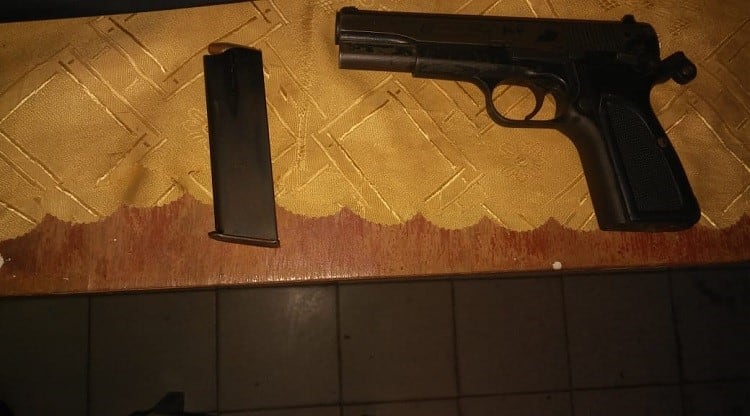 Pistola de fabricación militar Browning Hi Power 9 mm, cargada con once cartuchos (Foto: Ministerio Publico Fiscal de Tucumán).