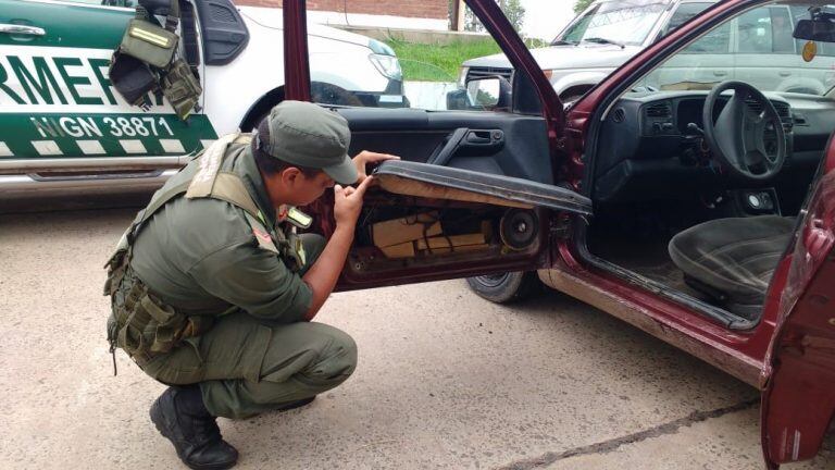 Tenía 59 kilos de marihuana escondidos en su auto. (Web).