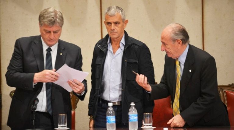 Ziliotto junto al vicegobernador y al ministro de Salud (Vía Santa Rosa)