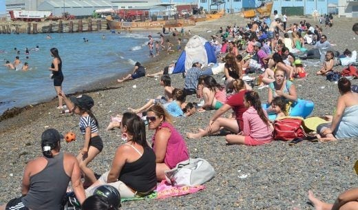 Las playas contaminadas son perjudiciales al contacto con la piel, mucosa o accidental ingesta.