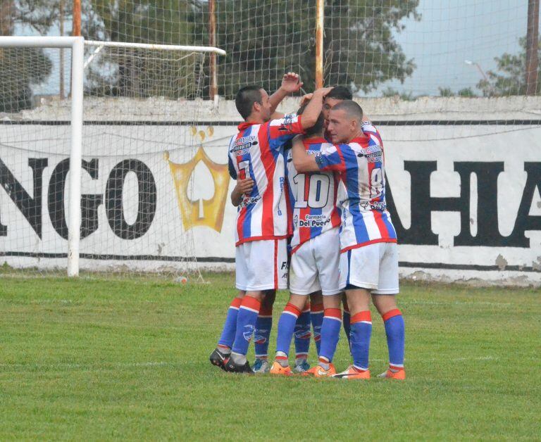 Rosario goleó a Comercial  3 a 0