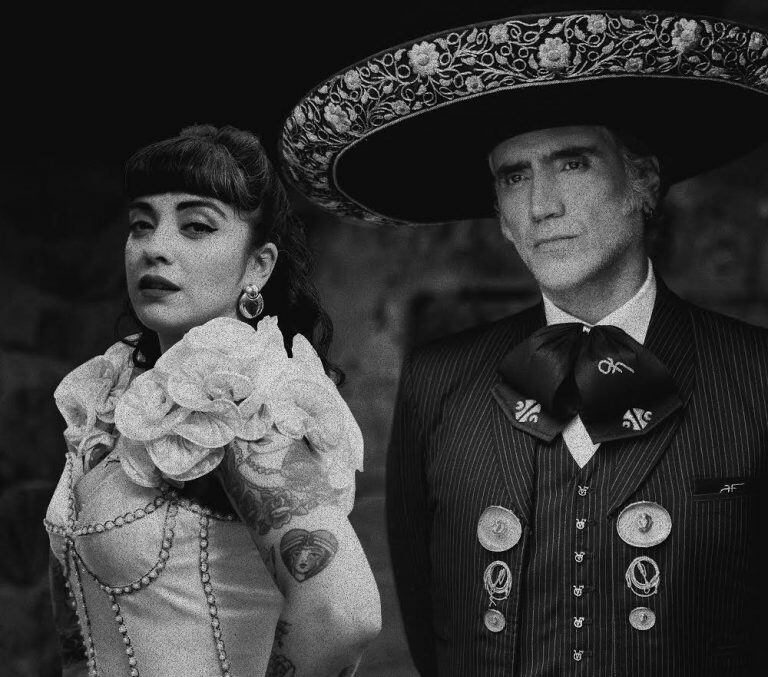 Mon Laferte junto a Alejandro Fernández. (Instagram/monlaferte)