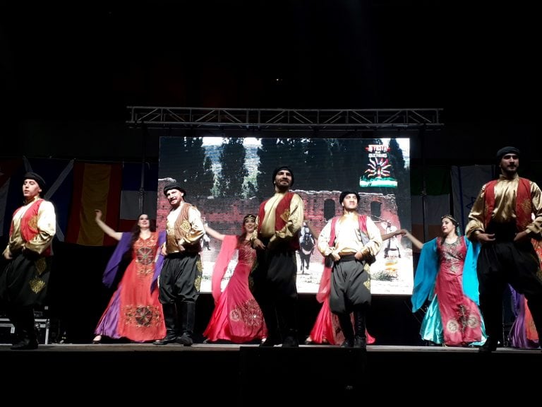 Ballet Folklórico de Dabque “FIRQAT AL ARZ” hizo vibrar al "Cochocho" Vargas en la noche del sábado