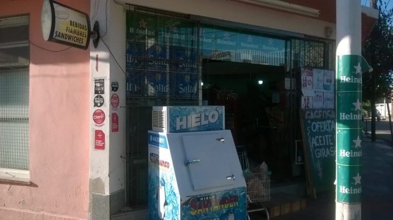 El comercio está ubicado en la esquina de Pellegrini y Artigas del barrio Evita