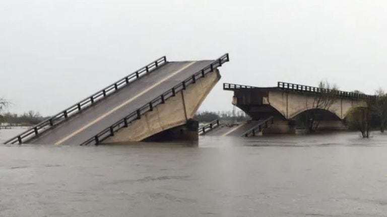 Puente sobre el arroyo Guazú que une la ciudad de Goya y Esquina.