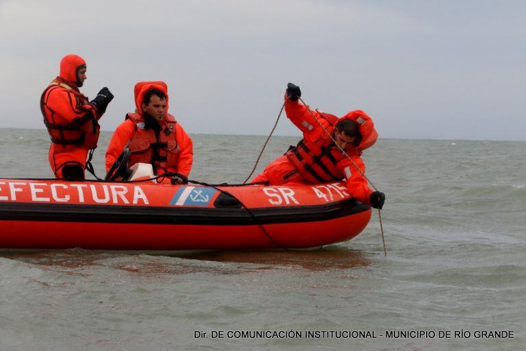 Muestras de agua en distintos sectores de la costa marítima