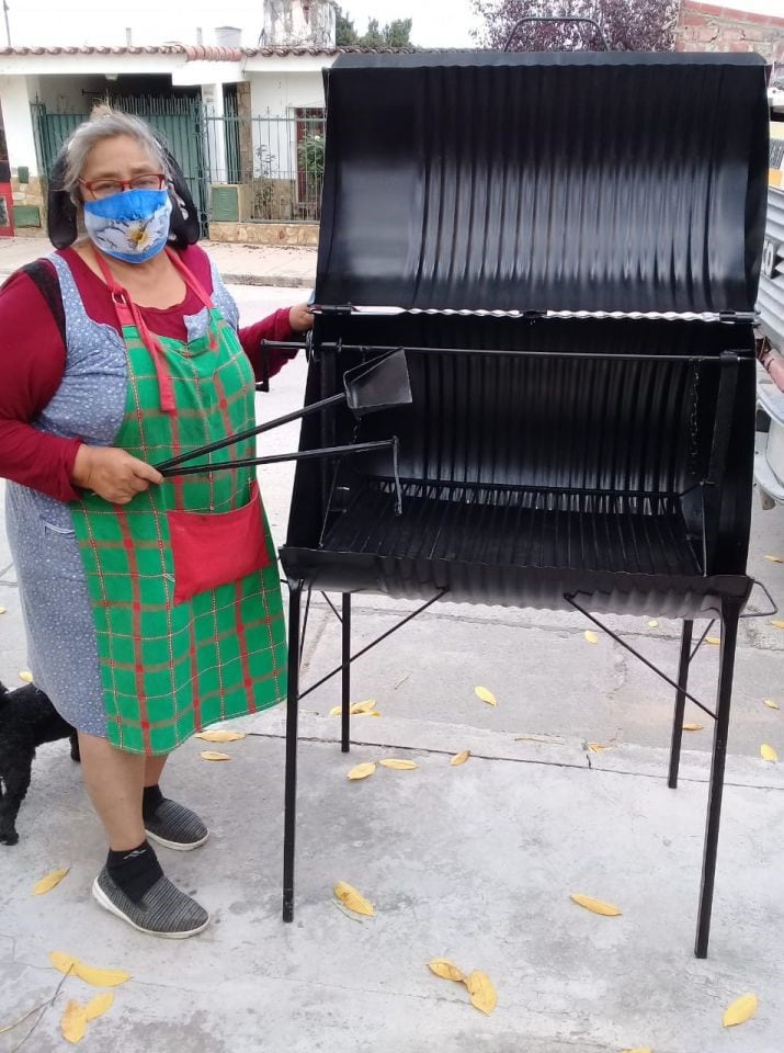 Abuelita vende tortillas a la parrilla (QPS)