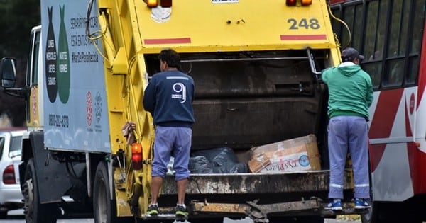 Recolección de residuos en Mar del Plata.