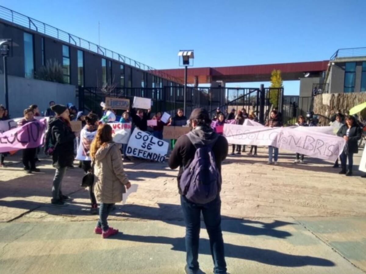 Villa Mercedes: marcharon para que la Justicia absuelva a la joven que mató a su novio
