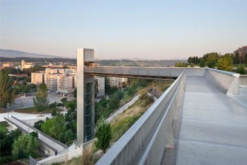 Otra vista del ascensor de Echavacóiz, en Pamplona, España.