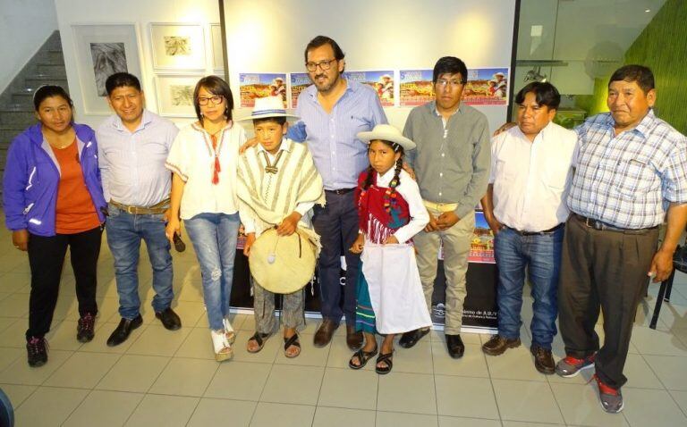 El secretario de Cultura, Luis Medina Zar (c), junto a los comisionados municipales de Cusi Cusi y Minas Pirquitas, Porfidio Flores y Angel Llampa, respectivamente, presentaron el 5° Encuentro de Niñas y Niños Copleros, a realizarse este  miércoles en el Valle de la Luna, departamento Rinconada.