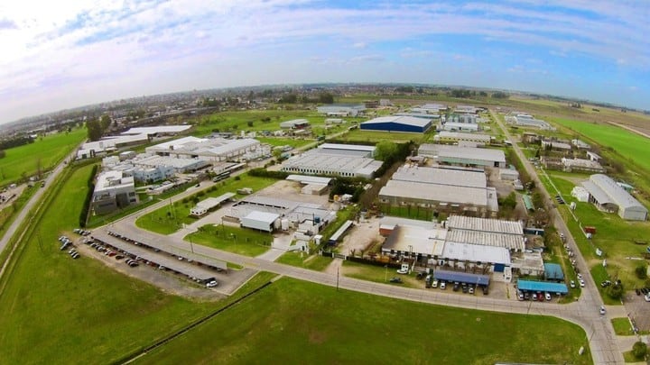 Vista general del Parque Industrial de Pergamino, a escasos metro del casco urbano.