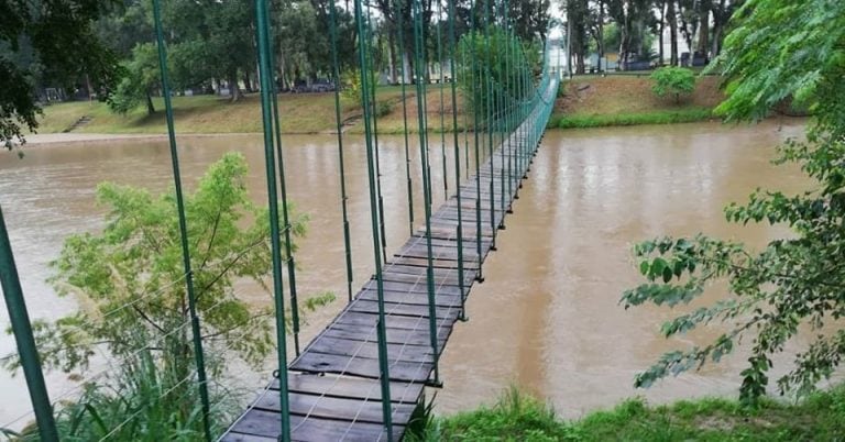 Puente Colgante de Arroyito clausurado