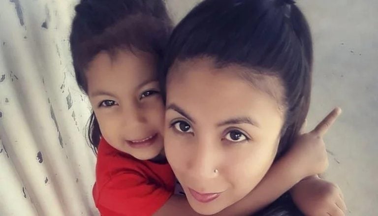 María Magdalena Figueredo y su hija, Luz Emily.