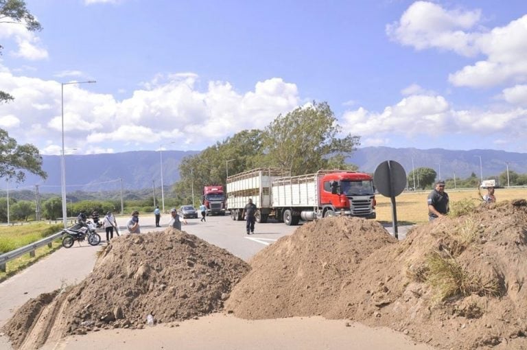 Bloquearon el paso a Valle Viejo en Catamarca.