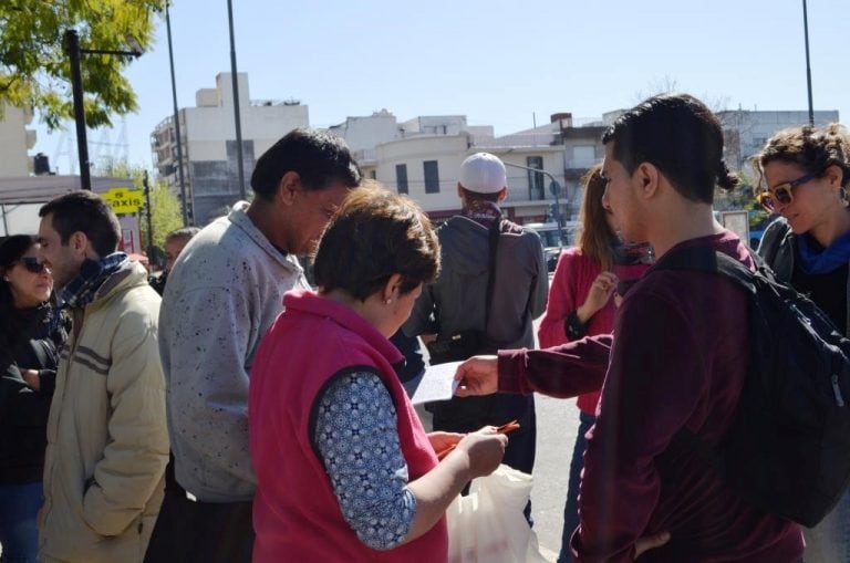 Pasajeros del transporte público disfrutaron de lecturas de autores locales (Municipalidad de Rosario)