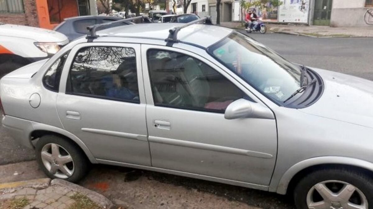 Casi le llevan al corralón el auto con su nena durmiendo dentro
