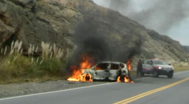 Vehículo incendiado