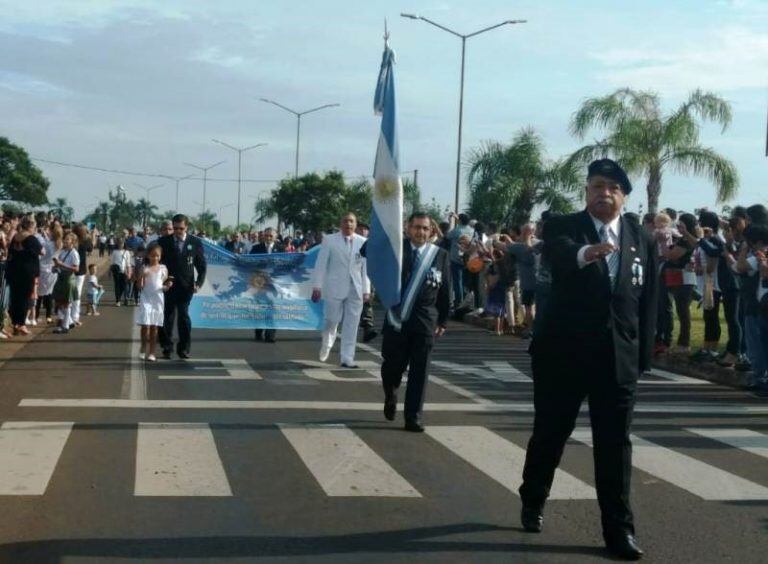 Veteranos misioneros desfilan en Posadas durante el acto por el Día del Veterano y de los Caídos en Malvinas. (MisionesOnline)