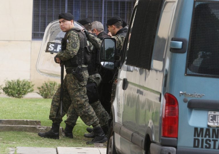 RICARDO JAIME LLEGA CUSTODIADO A LOS TRIBUNALES DE COMODORO PY. FOTO:DYN