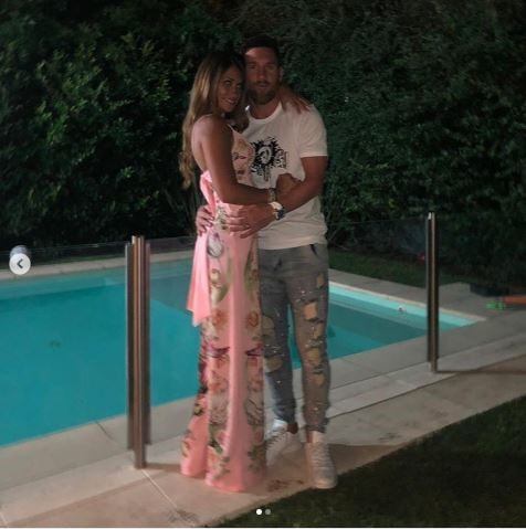 La foto de Anto Roccuzzo y Lionel Messi durante el último festejo de año nuevo (Instagram/antoroccuzzo88)