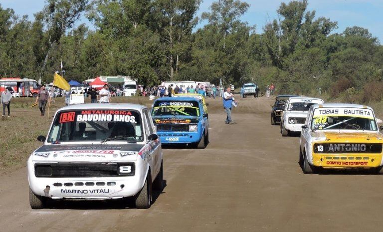 Continúa el Regional de automovilismo del Centro cordobés, "Pista Zonal APK". En la foto, máquinas de la Clase Uno.