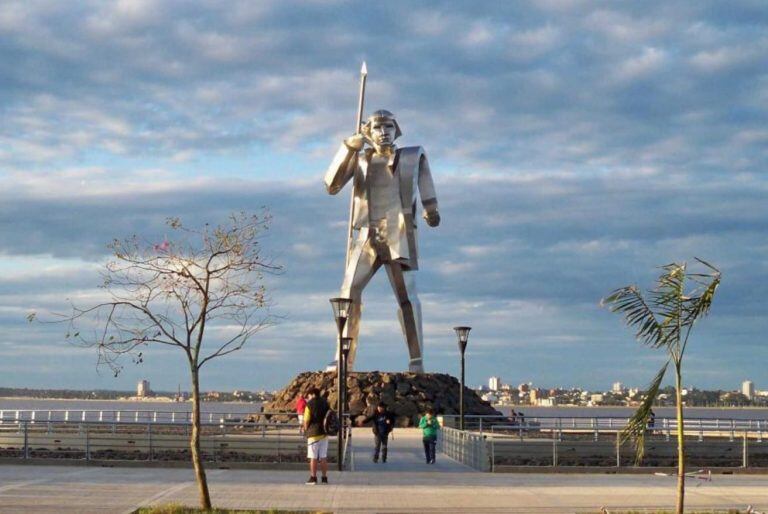 Monumento al comandante "Andresito" en Posadas, capital de Misiones.