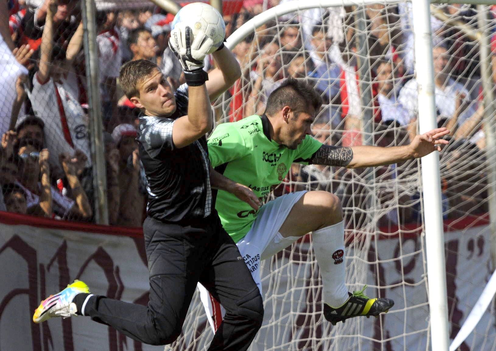 Jorge Abel Fontemachi, hermano de Junjo, continuó con el legado de arquero que heredó de su padre fallecido, Jorge Fontemachi, reconocido en el fútbol de Mendoza. 