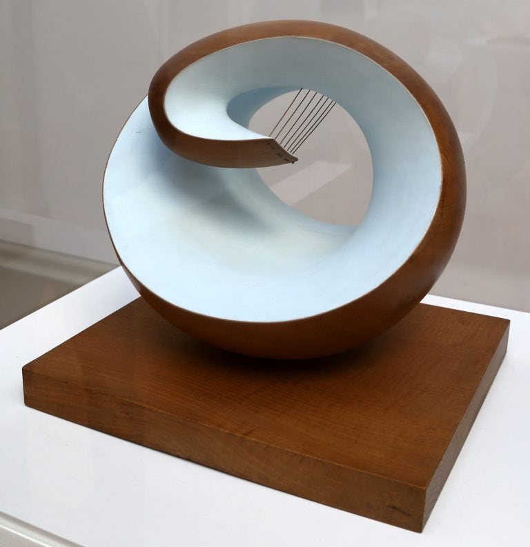 Barbara Hepworth. Pelagos, 1946. (Wikimedia Commons/Sailko)