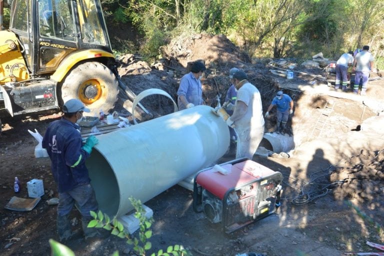 La colocación del caño nuevo en acueducto.