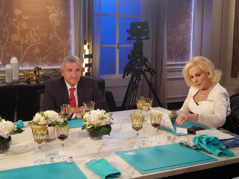 Morales junto a Mirtha Legrand