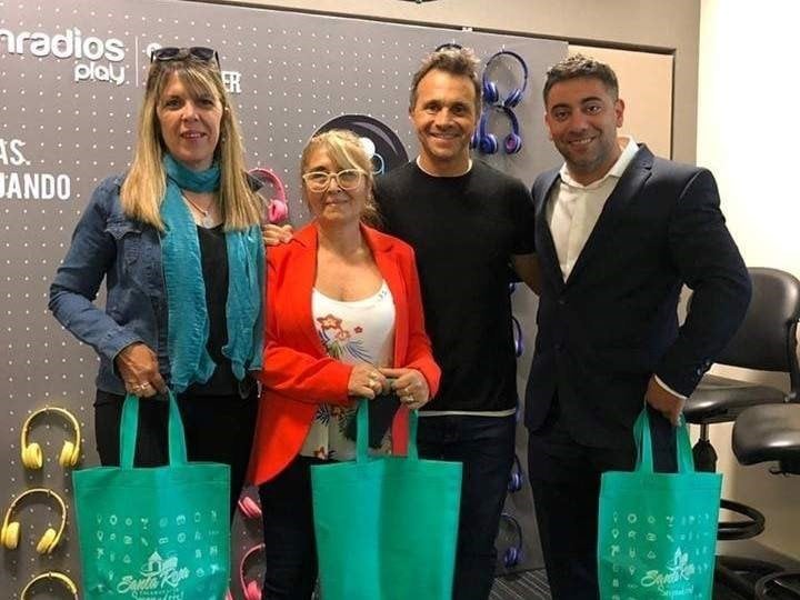 Lape junto a la secretaria de Turismo de Santa Rosa, Marcela Chavero y su equipo de colaboradores