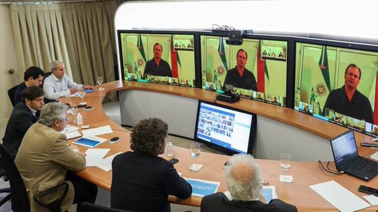 Gustavo Bordet durante una de las teleconferencia que compartió con el presidente Alberto Fernández