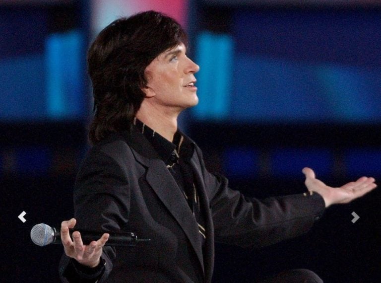 Camilo Sesto en el recordado show de Viña del Mar en 2004 (Foto: EFE)