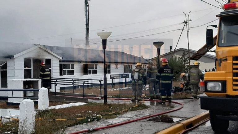 Una sobrecarga eléctrica causó el incendio de la gamela policial (Foto:Resumen Policial).