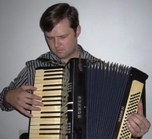 El profesor Eduardo Javier Larrosa, guitarrista y acordeonista, ha sido convocado por segunda vez consecutiva.