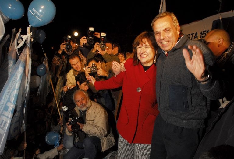 Jorge Sapab festeja la reelección en 2011 (Foto: DYN/DIARIO RIO NEGRO)