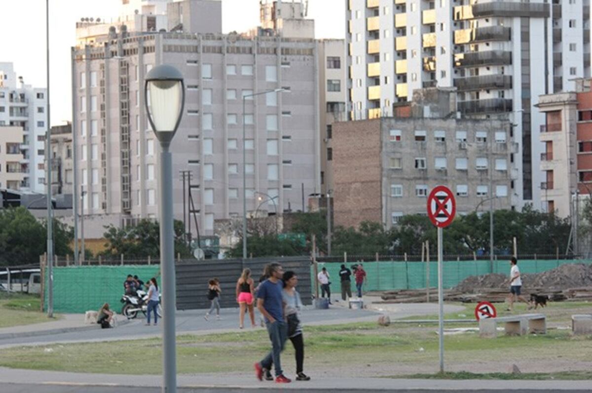 Presentan proyecto para que los nuevos edificios se construyan con cocheras