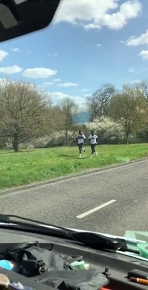 Mourinho y tres futbolistas rompieron la cuarentena y entrenaron en un parque de Londres