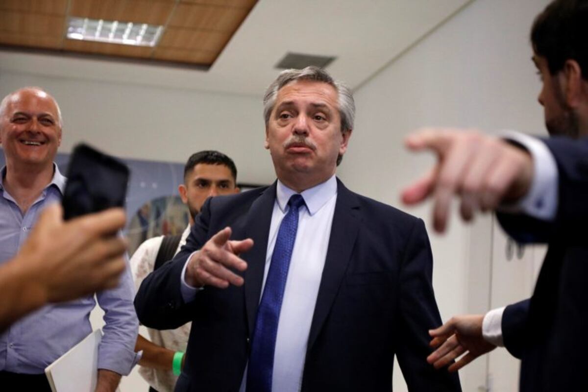 "Nunca hay que dar nada por ganado", aseguró Alberto Fernández desde Madrid