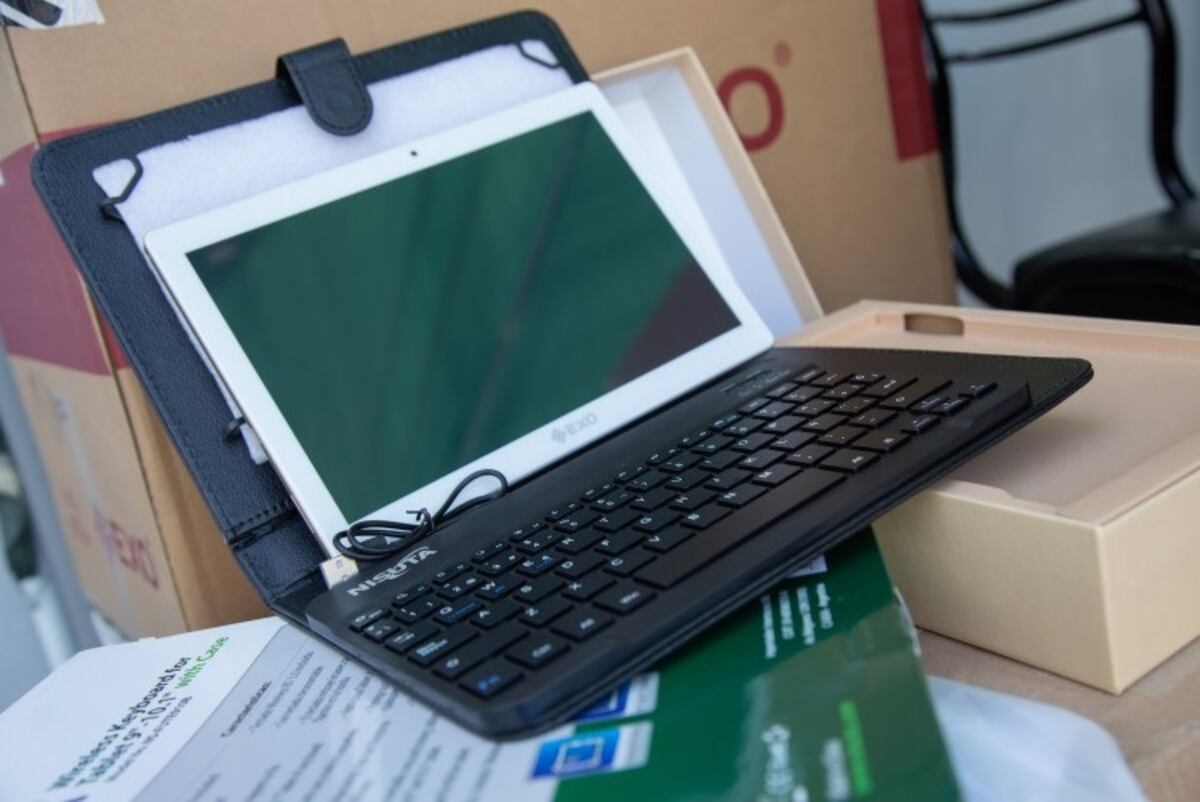 Conectividad: Entregaron 250 tablets a estudiantes en la UNCuyo