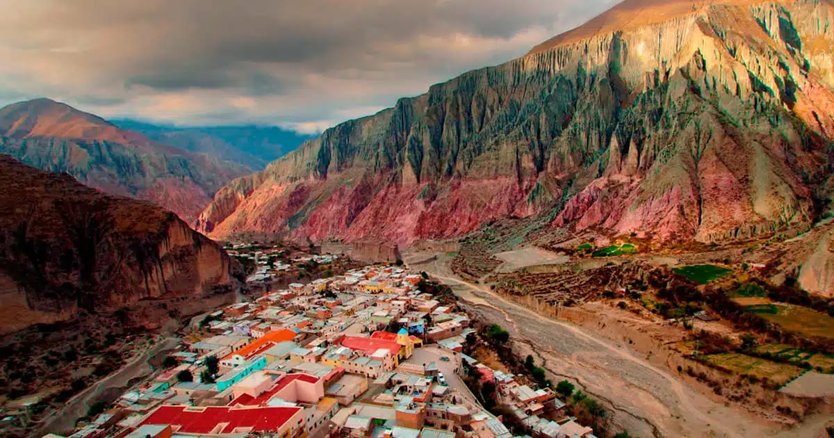 Iruya es un pueblo muy pintoresco en Salta que llama la atención por sus calles y colores.