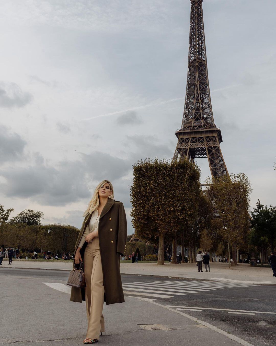 Wanda Nara reapareció en las redes con una postal desde la Torre Eiffel.