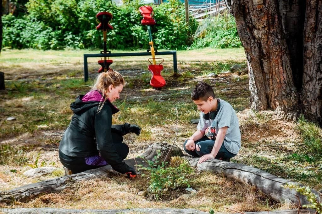 Junto a los vecinos del Barrio Buena Esperanza,  la Municipalidad de Ushuaia, realizó la puesta en valor de la plaza "Trejo Noel"