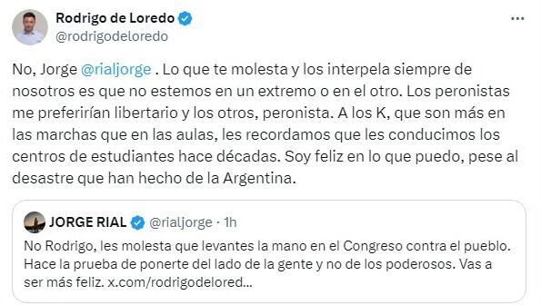 Rial cruzó a De Loredo por su participación en la marcha.