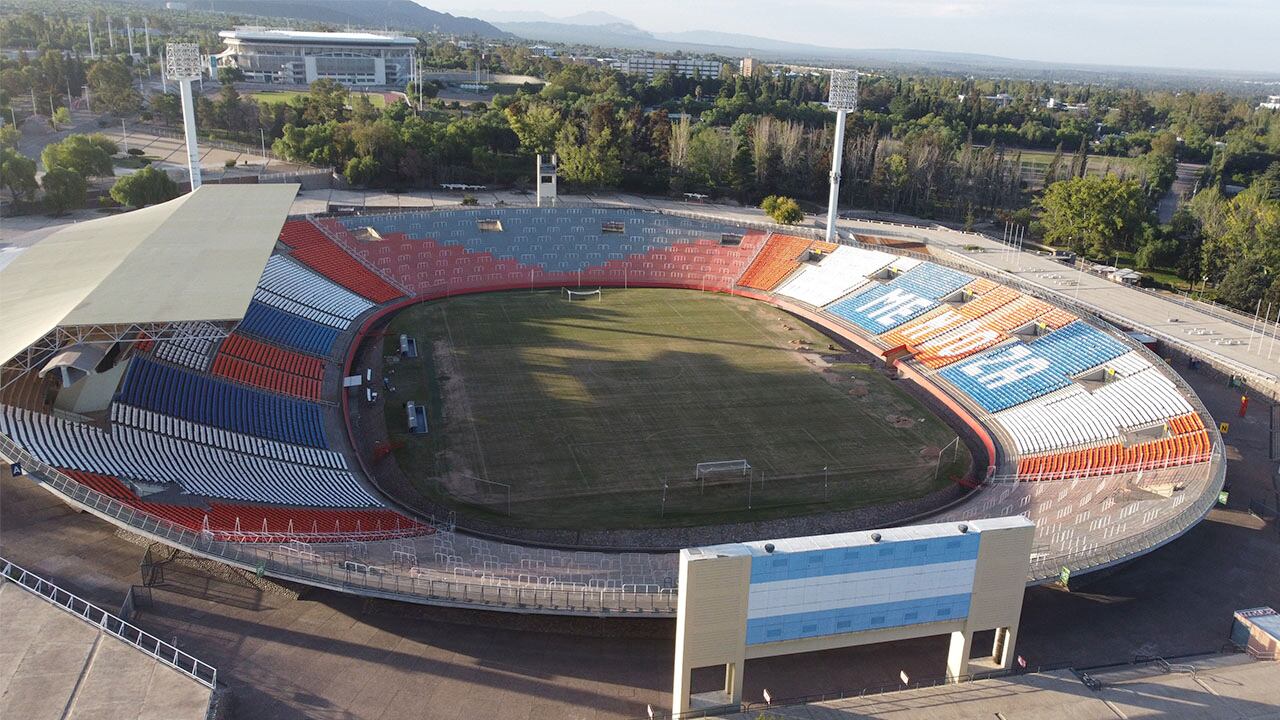 Tras la polémica, Rodolfo Suárez pidió que se destape la imagen de las Malvinas en el estadio mendocino