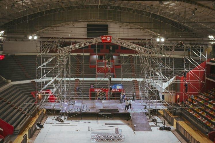 Ya trabajan en el estadio que recibirá a Tinelli y todo su equipo.