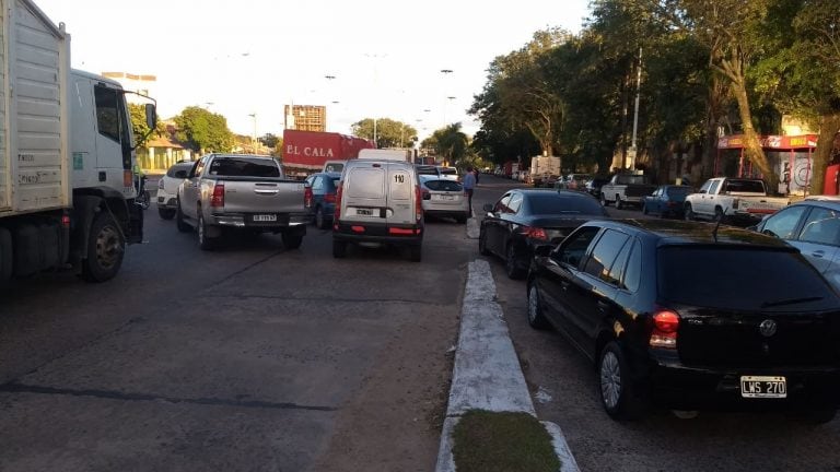 El corte fue total por cuatro horas y de ambos lados del puente hubo filas interminables de vehículos.