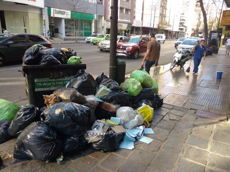 Basura acumulada en Córdoba en el paro del martes 25 de setiembre.