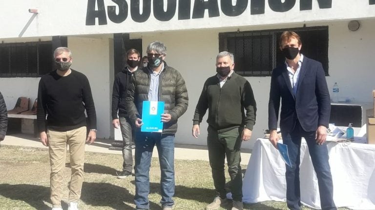 clubes de Arroyito recibieron ayuda económica de la Provincia